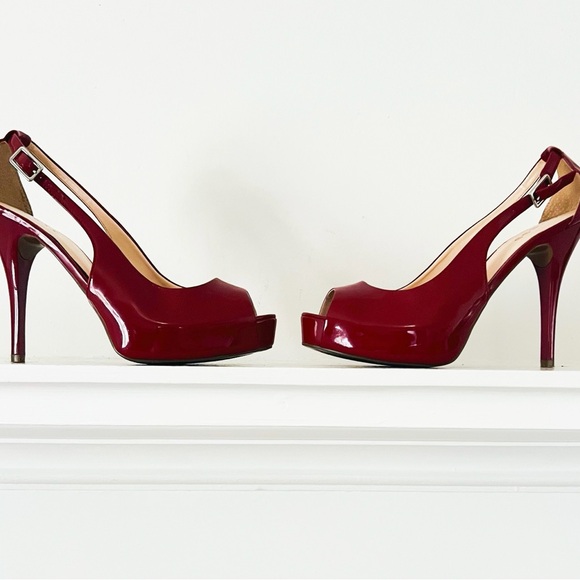 Guess Women’s Platform heel - Picture 2 of 5